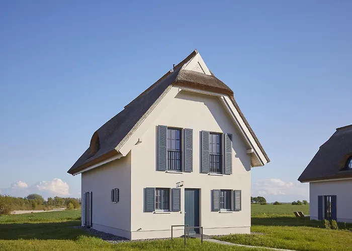 Reetland am Meer - Luxus Reetdachvilla mit 3 Schlafzimmern, Sauna und Kamin F12