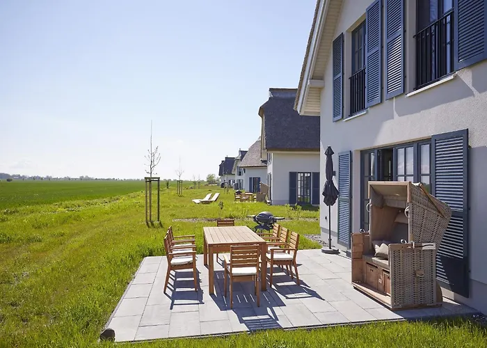 Reetland am Meer - Luxus Reetdachvilla mit 3 Schlafzimmern, Sauna und Kamin F12