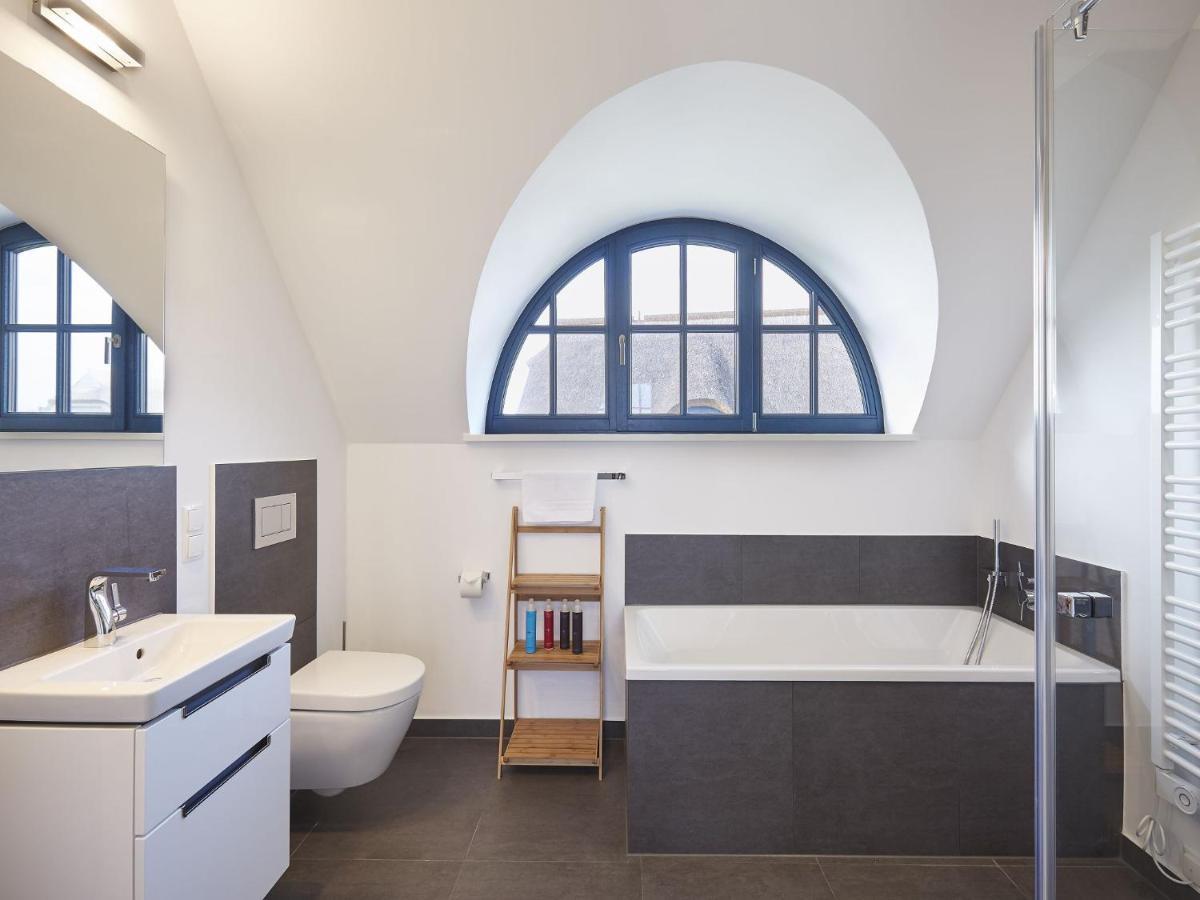 Reetland Am - Luxus Reetdachvilla Mit 3 Schlafzimmern, Sauna Und Kamin F12 Ferienhaus Dranske